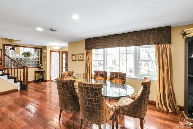 2043 Ripley, Merrick, NY 11566