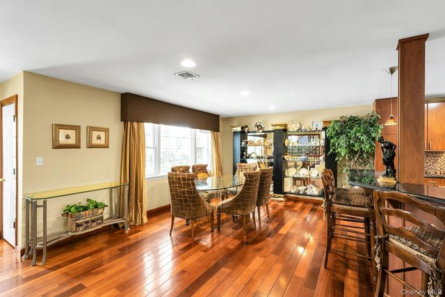 2043 Ripley, Merrick, NY 11566