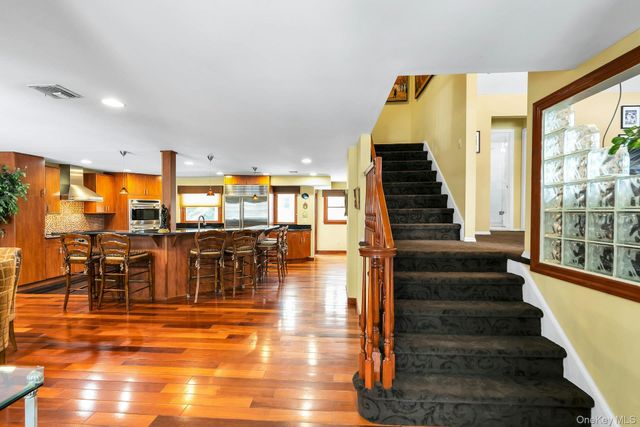 2043 Ripley, Merrick, NY 11566