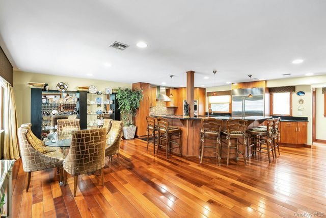 2043 Ripley, Merrick, NY 11566