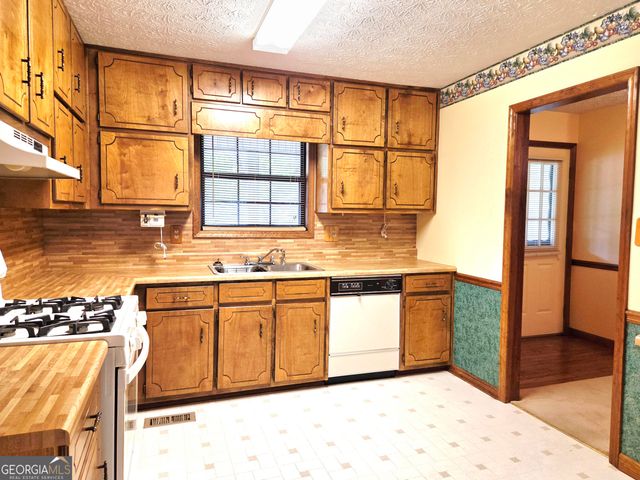 130 Stokes Drive, Stockbridge, GA 30281