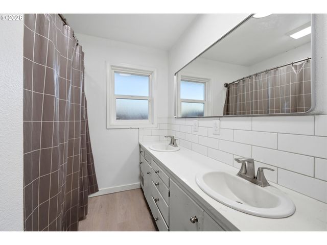 5130 7TH Ave, Keizer, OR 97303