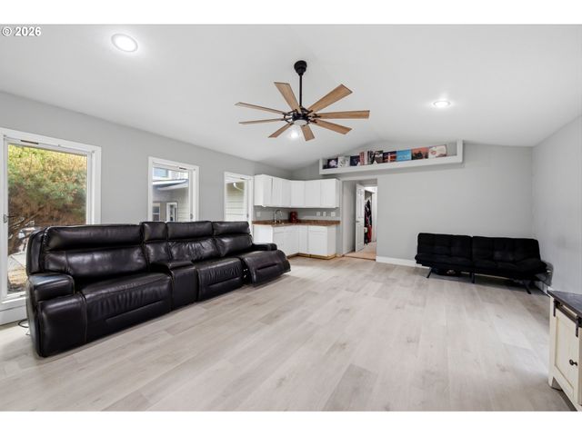 5130 7TH Ave, Keizer, OR 97303