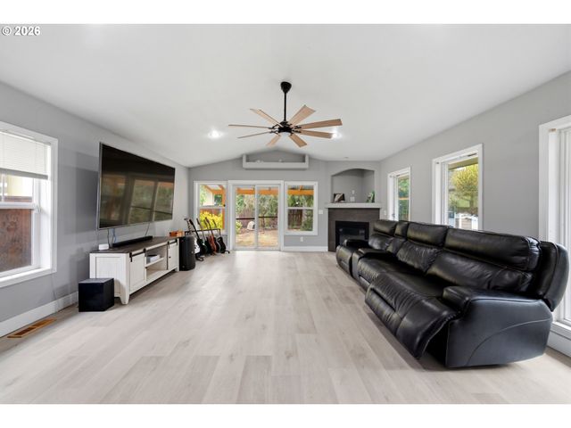 5130 7TH Ave, Keizer, OR 97303