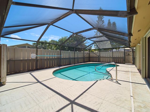 5532 Golden Eagle Circle, Palm Beach Gardens, FL 33418