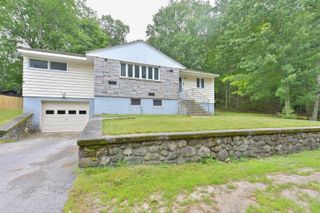 55 Epping Street, Raymond, NH 03077