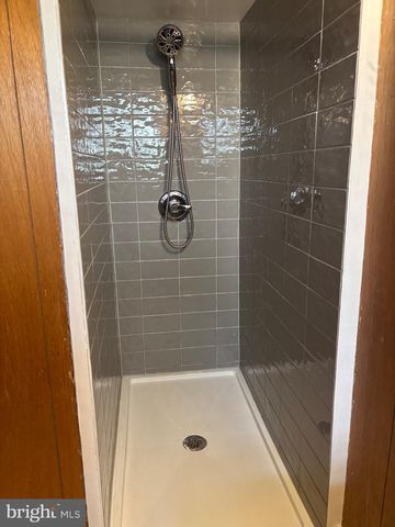 8942 BLUE GRASS RD, Philadelphia, PA 19152