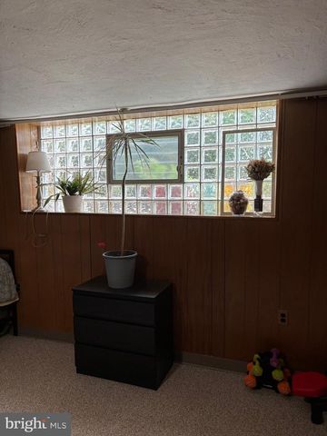 8942 BLUE GRASS RD, Philadelphia, PA 19152