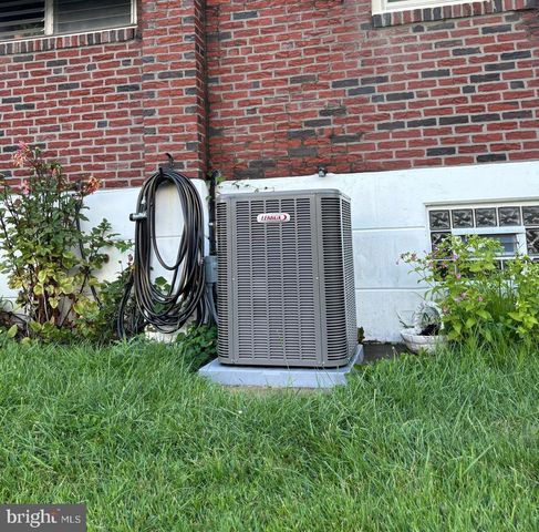 8942 BLUE GRASS RD, Philadelphia, PA 19152