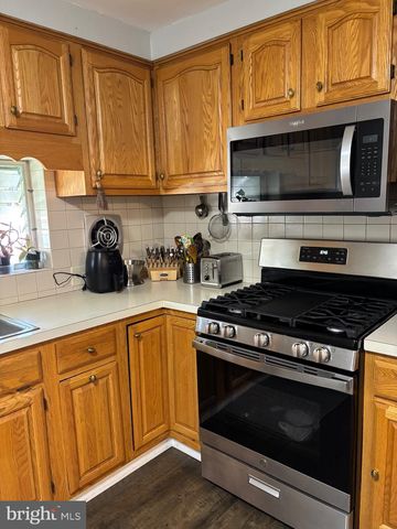 8942 BLUE GRASS RD, Philadelphia, PA 19152