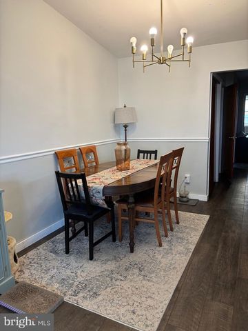 8942 BLUE GRASS RD, Philadelphia, PA 19152
