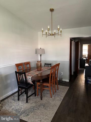 8942 BLUE GRASS RD, Philadelphia, PA 19152