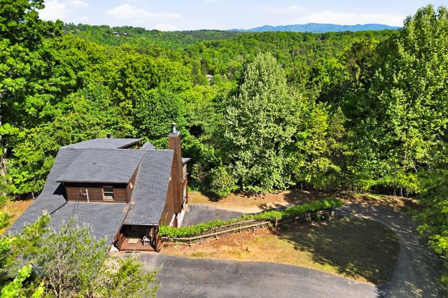 303 Pine Forest Loop, Blue Ridge, GA 30513