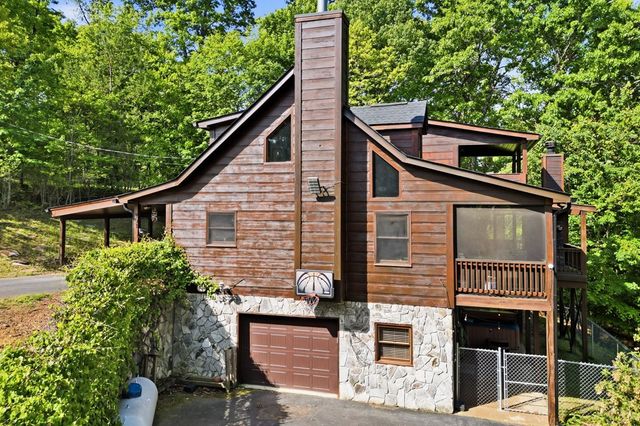 303 Pine Forest Loop, Blue Ridge, GA 30513