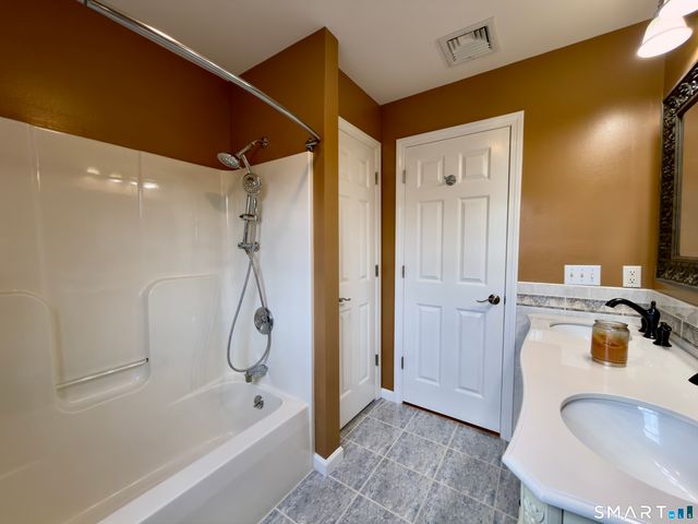 28 Weybosset Street, Shelton, CT 06484