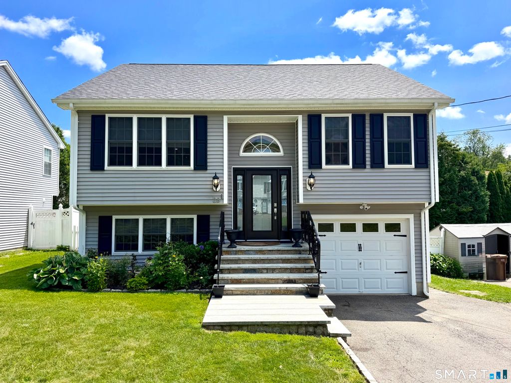 28 Weybosset Street, Shelton, CT 06484