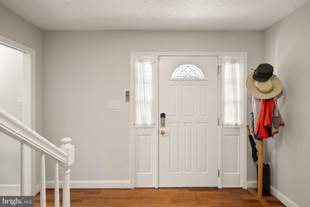 46564 E CHURCH RD, Sterling, VA 20164