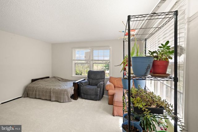46564 E CHURCH RD, Sterling, VA 20164
