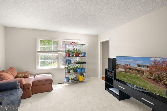 46564 E CHURCH RD, Sterling, VA 20164