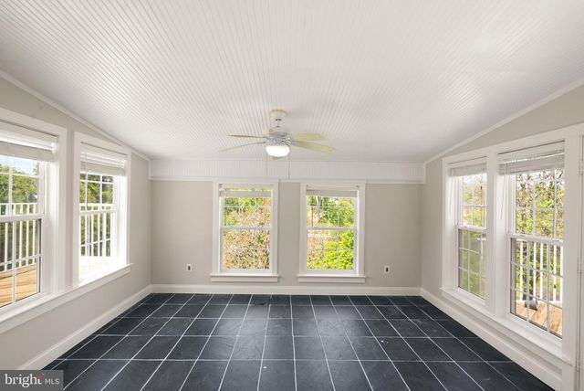 46564 E CHURCH RD, Sterling, VA 20164