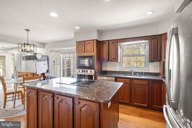 46564 E CHURCH RD, Sterling, VA 20164