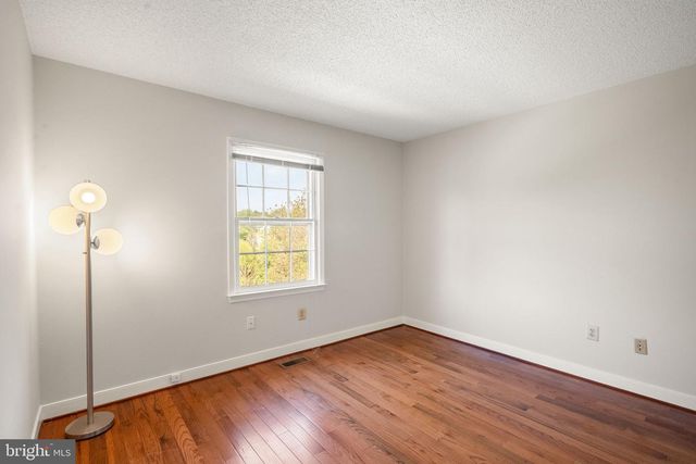 46564 E CHURCH RD, Sterling, VA 20164