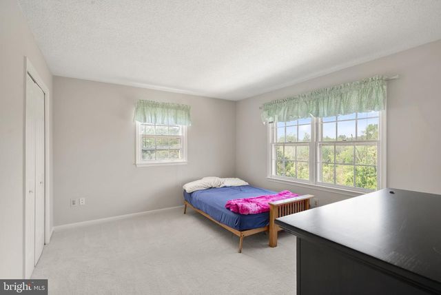 46564 E CHURCH RD, Sterling, VA 20164