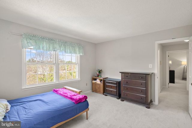 46564 E CHURCH RD, Sterling, VA 20164