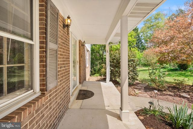 46564 E CHURCH RD, Sterling, VA 20164