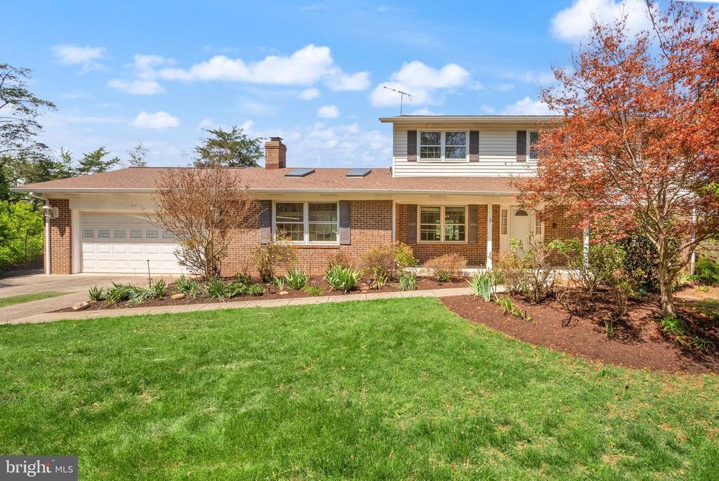 46564 E CHURCH RD, Sterling, VA 20164