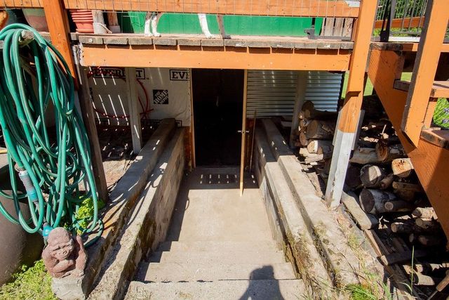 2453 STATEHOOD STREET, North Pole, AK 99705