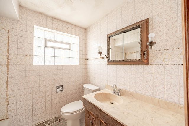 12927 S Saginaw Avenue, Chicago, IL 60633