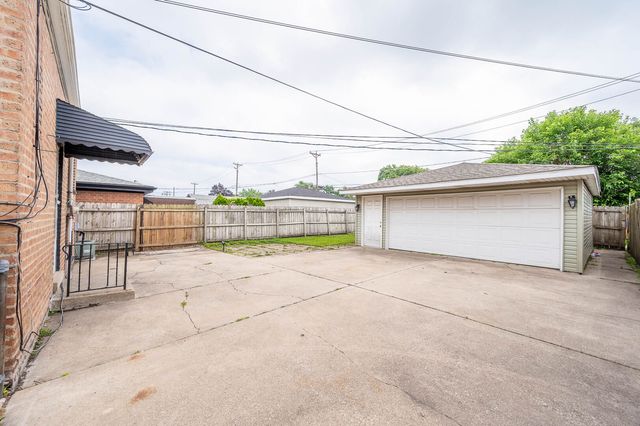 12927 S Saginaw Avenue, Chicago, IL 60633