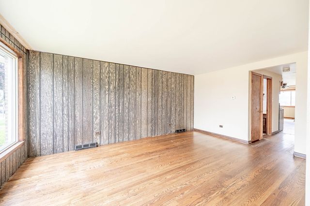 12927 S Saginaw Avenue, Chicago, IL 60633