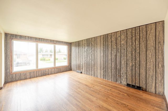 12927 S Saginaw Avenue, Chicago, IL 60633