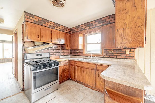 12927 S Saginaw Avenue, Chicago, IL 60633