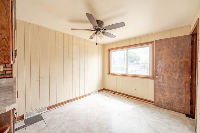 12927 S Saginaw Avenue, Chicago, IL 60633