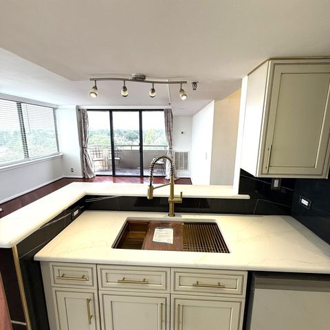 3525 Sage Road 716, Houston, TX 77056