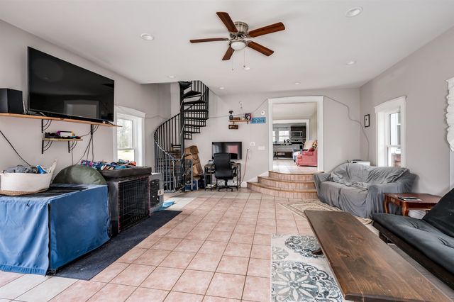 60 Batchelder Road, Raymond, NH 03077