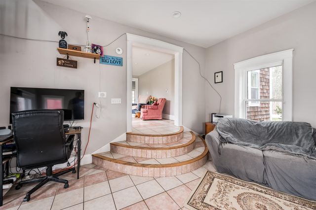 60 Batchelder Road, Raymond, NH 03077