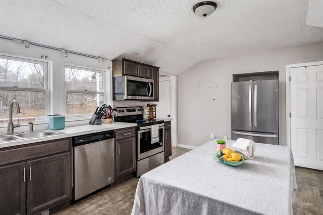 60 Batchelder Road, Raymond, NH 03077