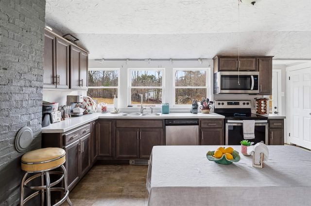 60 Batchelder Road, Raymond, NH 03077