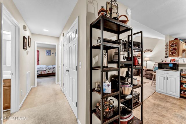 208 Executive Meadows Drive, Lenoir City, TN 37771