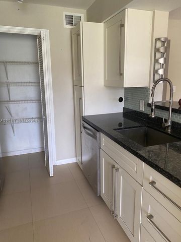 2371 NW 33rd St 711, Oakland Park, FL 33309