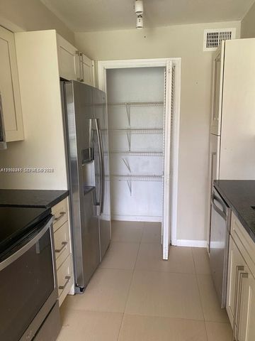 2371 NW 33rd St 711, Oakland Park, FL 33309