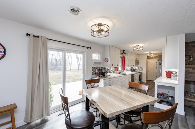 207 4th Avenue SE, Hillsboro, ND 58045