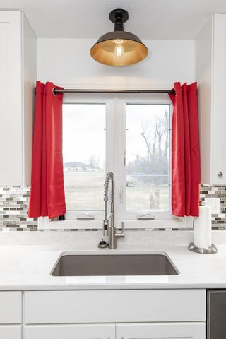 207 4th Avenue SE, Hillsboro, ND 58045