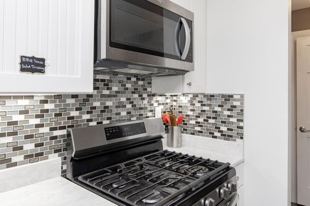 207 4th Avenue SE, Hillsboro, ND 58045