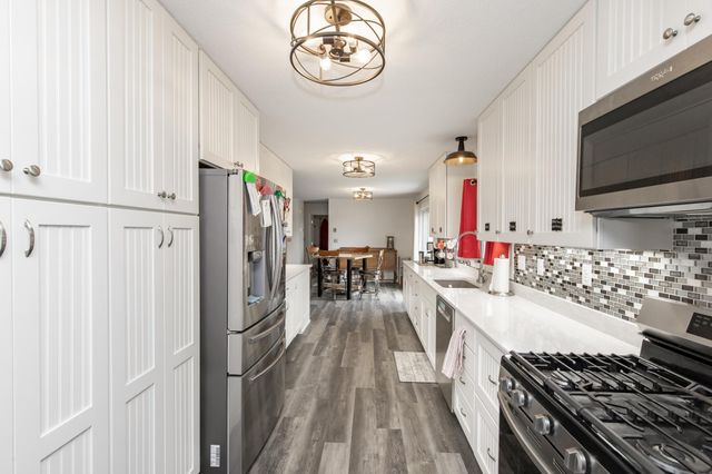 207 4th Avenue SE, Hillsboro, ND 58045