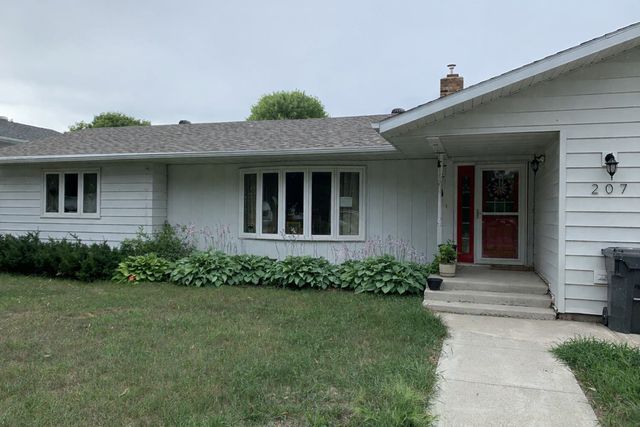 207 4th Avenue SE, Hillsboro, ND 58045